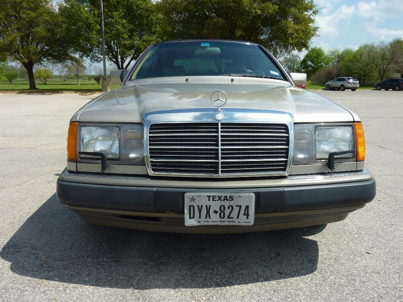 Illustration for article titled For $7,700, Could This 1993 Mercedes 300CE Be Your Summer Fling?
